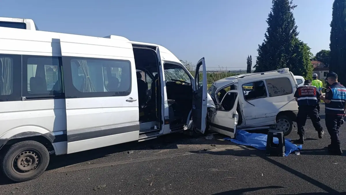 izmirde kaza 1 olu 13 yarali ivb99U4e