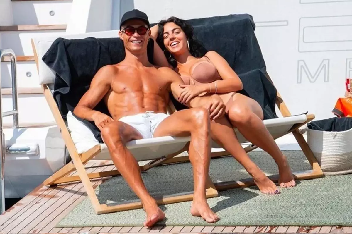 ronaldodan 43 milyon euroluk yuzuk Isx5rcuq