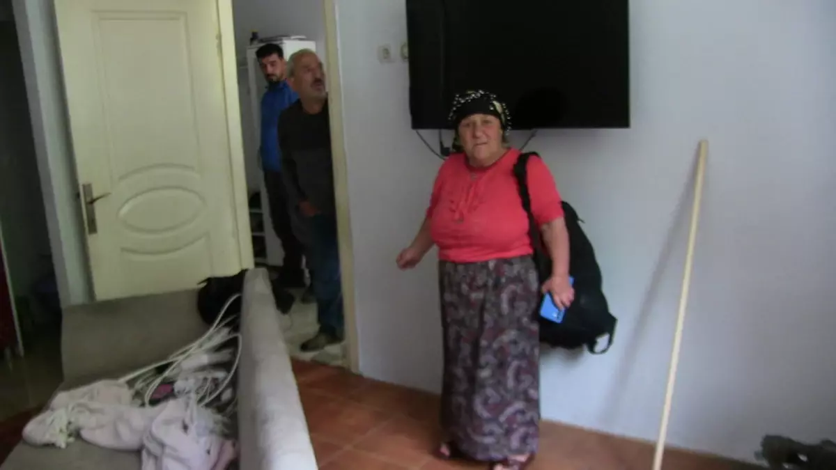 artvinde sel faciasi mahsur kaldi MkgiUfUl