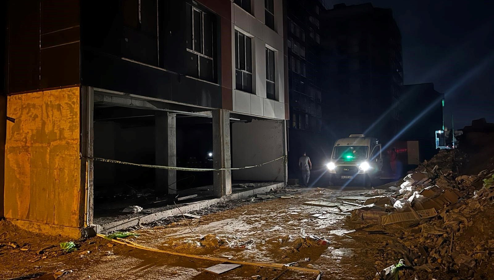 kayip iscinin cesedi insaatin asansor boslugunda bulundu Eiw8Sg2n