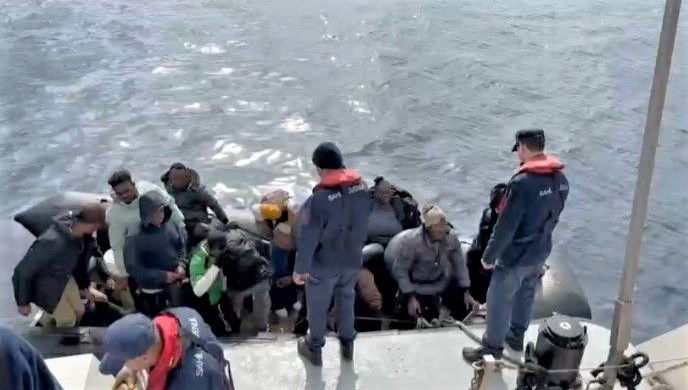 datca aciklarinda 19 duzensiz gocmen kurtarildi 5x11QIAp.jpg