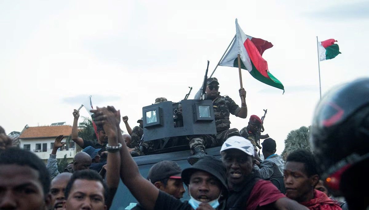 madagaskarda ordu bolundu cumhurbaskanina karsi darbe girisimi iddiasi 2Cnu823b.jpg