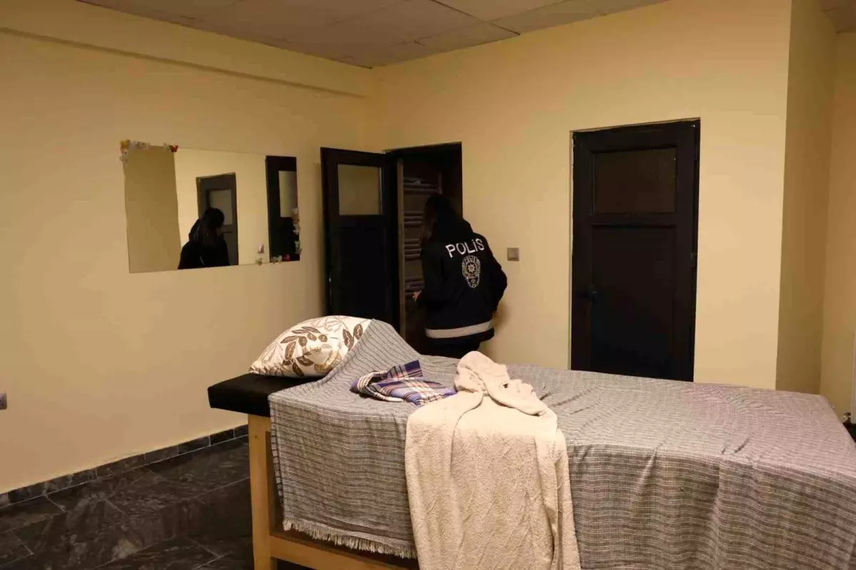 nevsehirde fuhus operasyonu 5 gozalti 6 kadin kurtarildi 6TnvWvWb.jpg