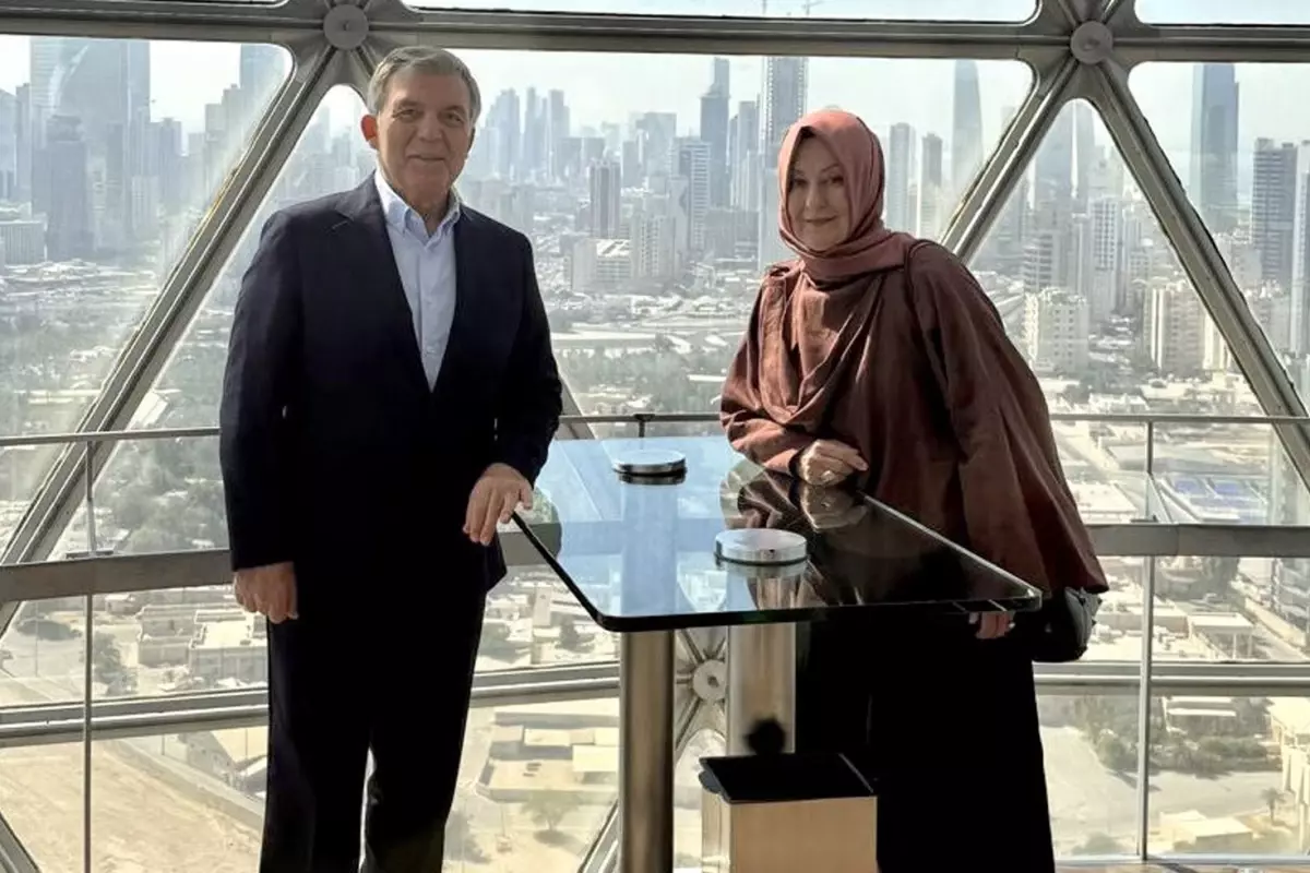 uzun suredir ortalarda yoklardi abdullah gul ve esi bakin nerede goruntulendi UkfwxGBF.jpg