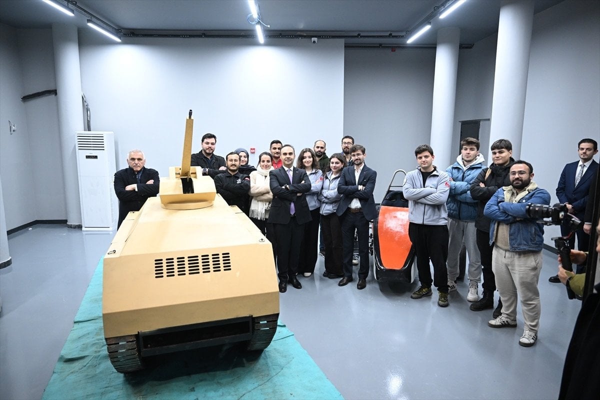 Bakan Kacır İleri Teknoloji Üretimine Dikkat Çekiyor