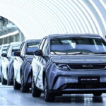 otomotiv-endustrisinde-eksen-kaymasi-bydnin-ingiltere-zaferi-ve-batinin-cokusu-qp79pBrZ