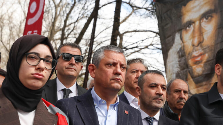 ozgur-ozel-uc-fidani-andi-HK23xSrq